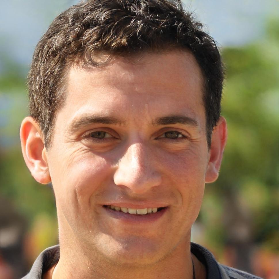 Portrait de Marc Dubois, Expert en Finance Personnelle
